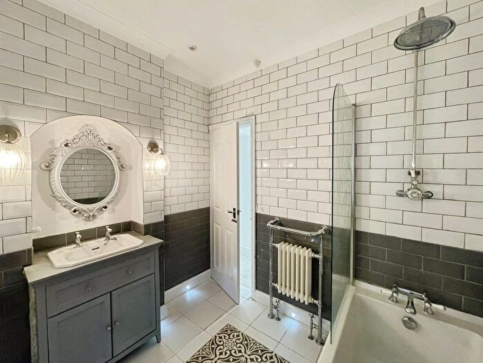 2 Bedroom Flat For Sale In Douglas Road, Herne Bay, CT6