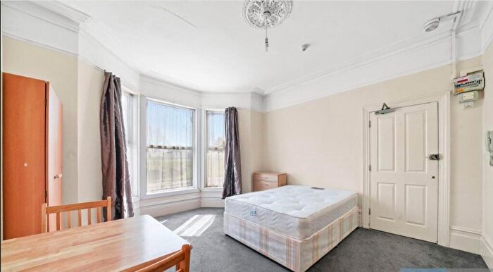 Apartment To Rent In High Road, Wood Green, London, N22