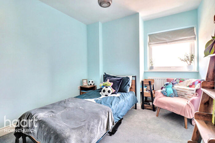 2 Bedroom Apartment For Sale In Stafford Avenue, Hornchurch, RM11