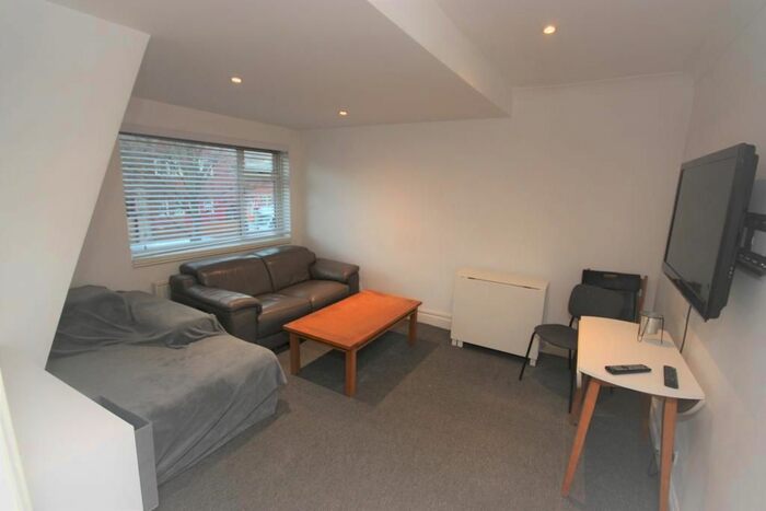 2 Bedroom Flat To Rent In Du Cane Road, East Acton, London, W12