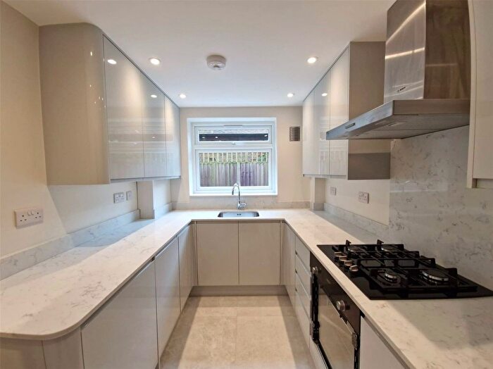 2 Bedroom Flat To Rent In Tring Avenue, Ealing, London, W5