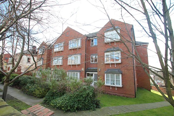 2 Bedroom Flat To Rent In Harehills Lane, Leeds, West Yorkshire, LS7