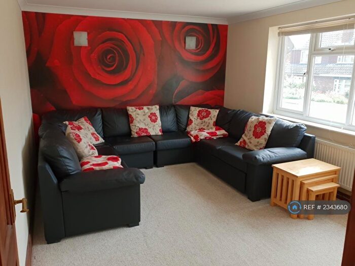 4 Bedroom Semi-Detached House To Rent In Meadow Close, Benfleet, SS7