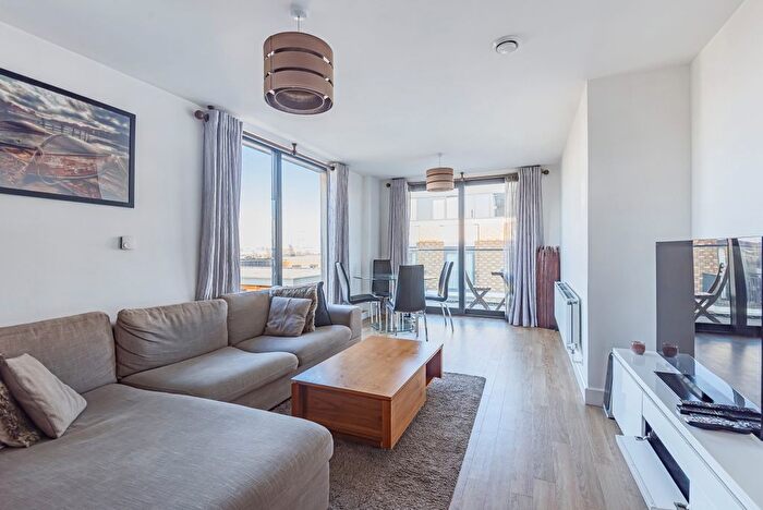 2 Bedroom Flat To Rent In Surrey Quays Road, Surrey Quays, London, SE16