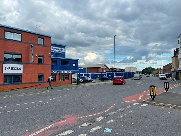 3 Bedroom Flat To Rent In Meanwood Road, Meanwood, Leeds, LS7