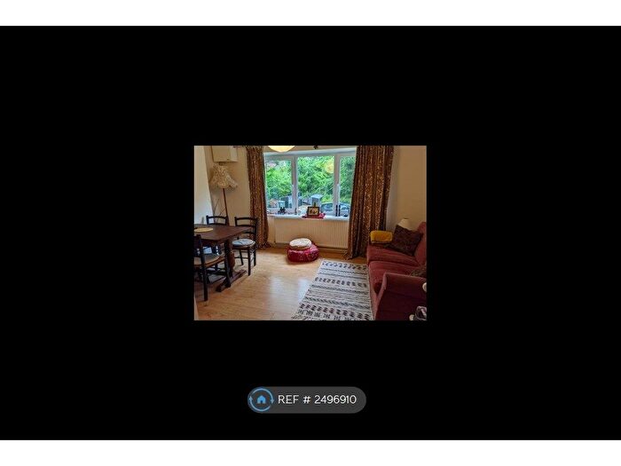 2 Bedroom Flat To Rent In Bardwell Court, St. Albans, AL1