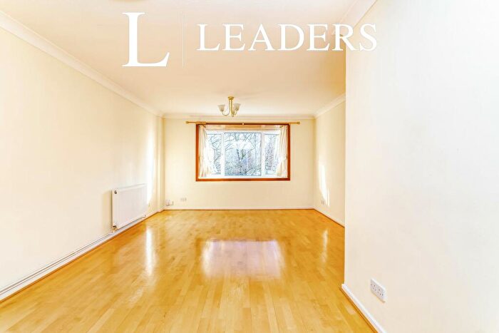 2 Bedroom Town House To Rent In Greenacres, Park Hill, Croydon, CR0