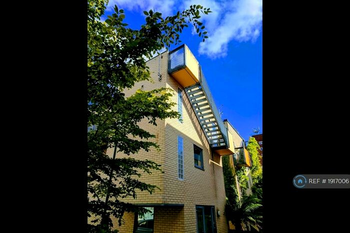 3 Bedroom Detached House To Rent In Betsham Street, Manchester, M15