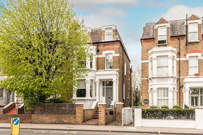 2 Bedroom Flat To Rent In Fulham Road, London, SW6