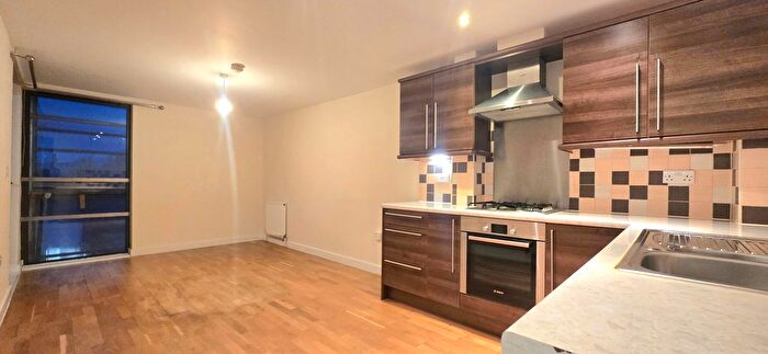 2 Bedroom Flat To Rent In Rothesay Avenue, Raynes Park, SW20
