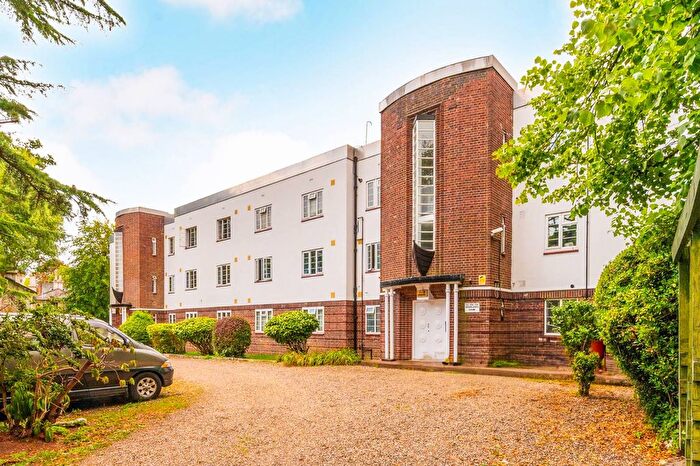 3 Bedroom Flat For Sale In The Woodlands, Upper Norwood, London, SE19
