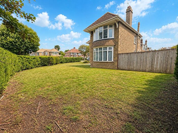 3 Bedroom Detached House For Sale In Marlborough Road, Swindon, SN3