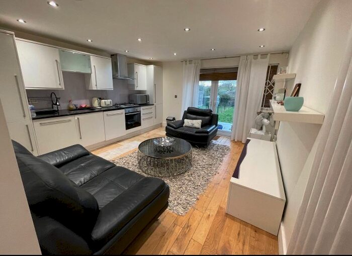 1 Bedroom Flat To Rent In Hendon Way, Antonio/Sara, NW2