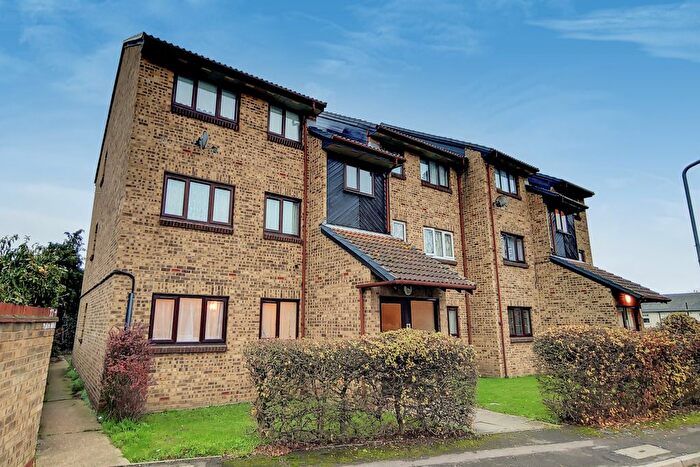 2 Bedroom Flat To Rent In Pedley Road, Dagenham, RM8