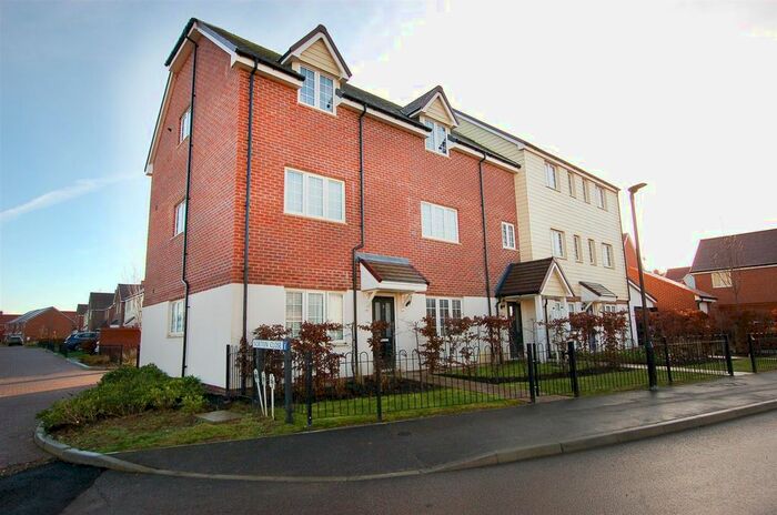 2 Bedroom Flat For Sale In Tully Drive, Paddock Wood, Tonbridge, TN12