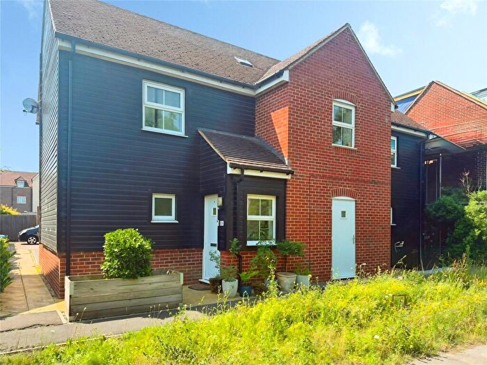 2 Bedroom Detached House For Sale In Capercaillie Close, Bracknell, Berkshire, RG12