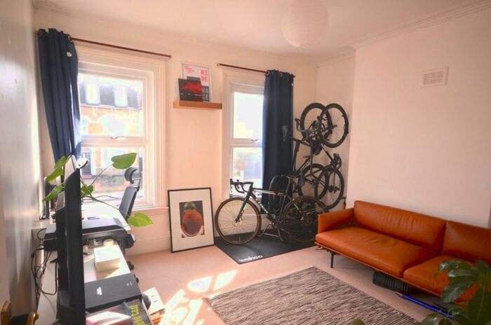 1 Bedroom Flat To Rent In Barry Road, East Dulwich, London, SE22