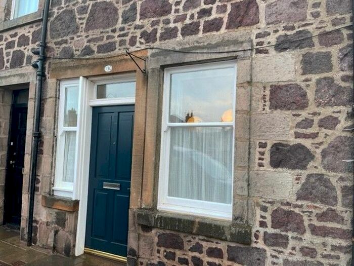 2 Bedroom Flat To Rent In High Street, Biggar ML12