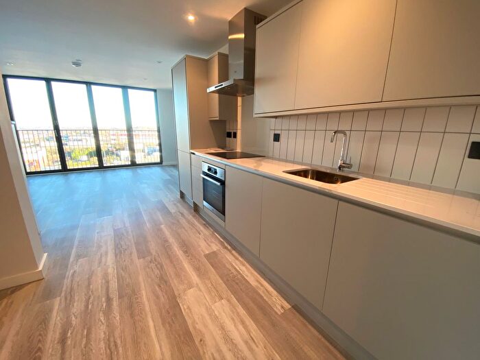 2 Bedroom Flat To Rent In Apex Lofts, Birmingham, B12