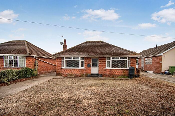 2 Bedroom Bungalow For Sale In Petercroft Lane, Dunnington, York, YO19