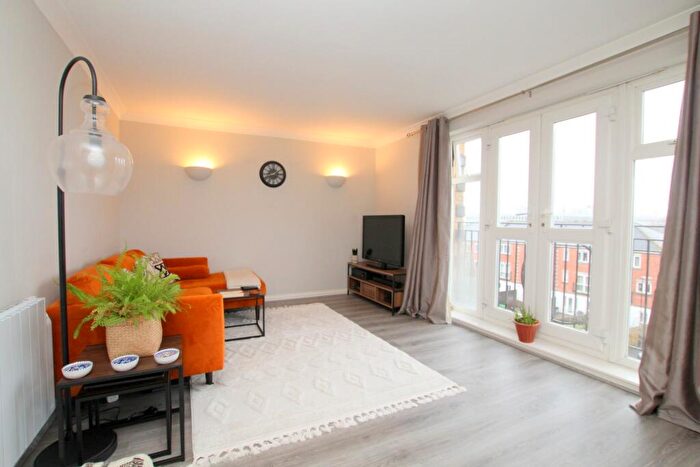 2 Bedroom Flat To Rent In Beverley Mews, Crawley, West Sussex., RH10