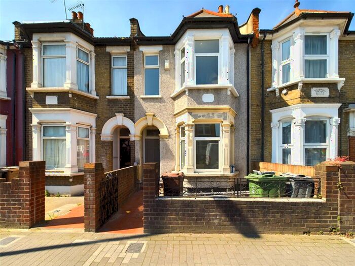 3 Bedroom House To Rent In Palmerston Road, Walthamstow, London, E17