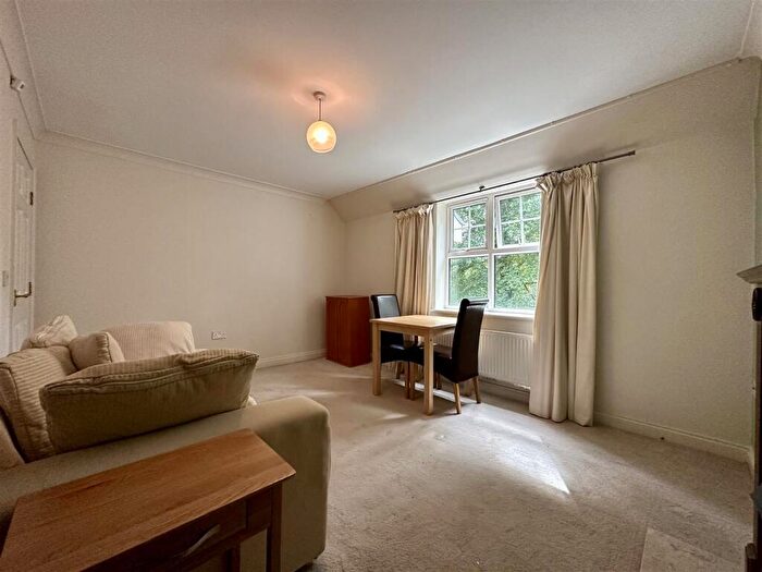 2 Bedroom Apartment To Rent In Brooklands Road, Sale, M33