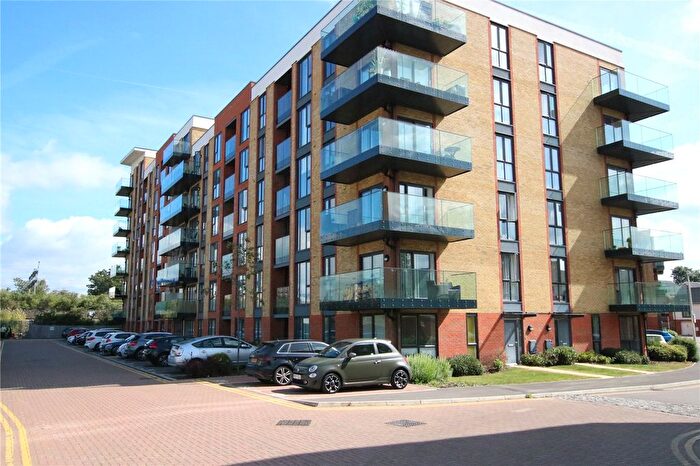 2 Bedroom Flat To Rent In Oscar Wilde Road, Reading, Berkshire, RG1