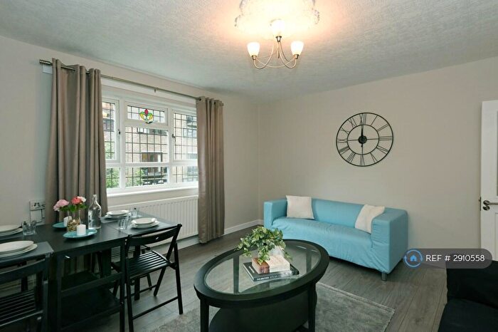 3 Bedroom Flat To Rent In Wenlock Court, London, N1