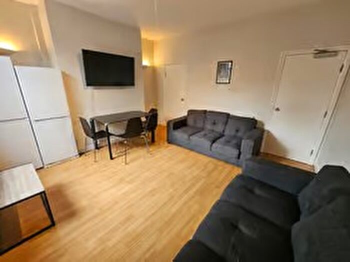 6 Bedroom Terraced House To Rent In Ash Road, Leeds, West Yorkshire, LS6