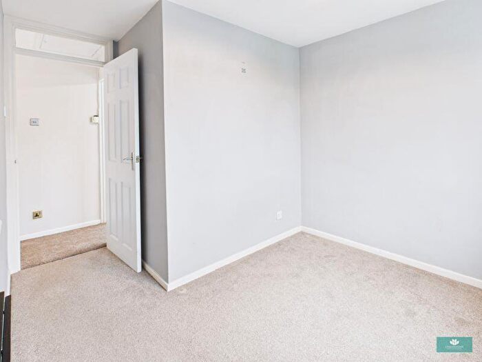 2 Bedroom Semi-Detached House For Sale In Vine Close, Shaw, OL2