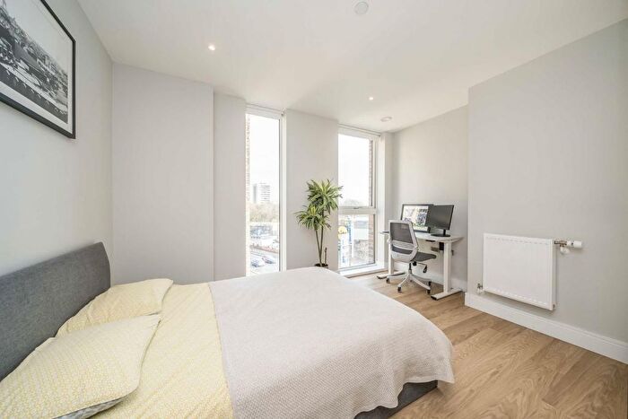 2 Bedroom Flat For Sale In Plough Lane, London, SW17