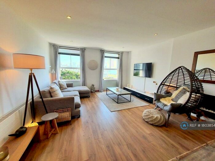 2 Bedroom Flat To Rent In Adelaide Crescent, Brighton And Hove, BN3