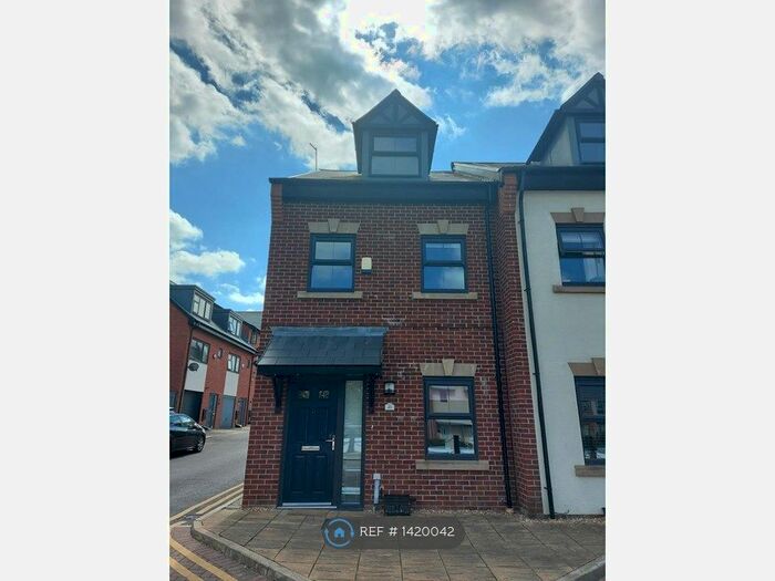 3 Bedroom Semi-Detached House To Rent In Durham Street, Droylsden, Manchester, M43