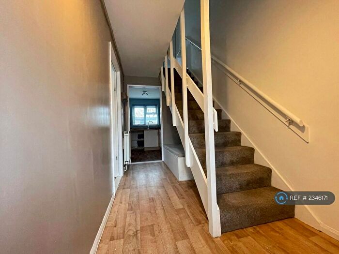 3 Bedroom Semi-Detached House To Rent In Inveraray Close, Sinfin, Derby, DE24