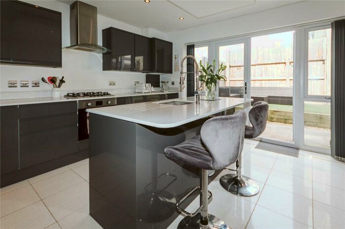 4 Bedroom End Of Terrace House To Rent In Lower Chapel Road, Hanham, Bristol, Gloucestershire, BS15