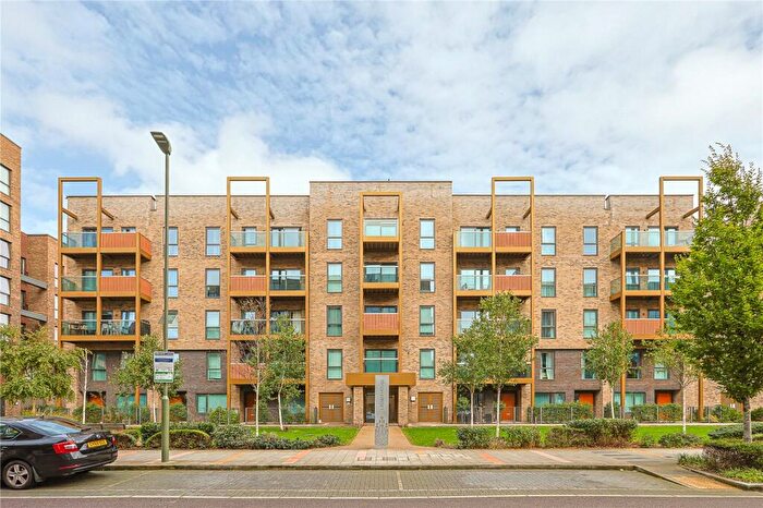 Apartment To Rent In Lismore Boulevard, London, NW9