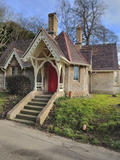 3 Bedroom Detached Bungalow To Rent In The Lodge, GL4