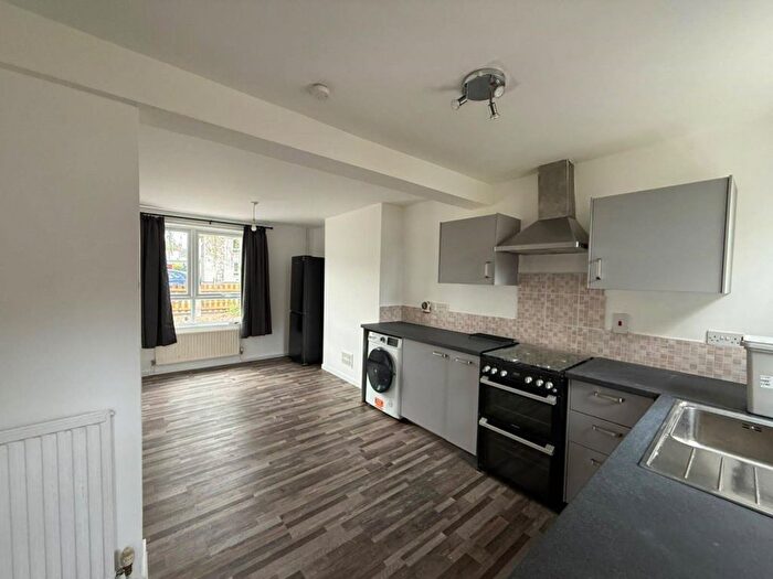 3 Bedroom Semi-Detached House To Rent In Windley Road, Leicester, LE2