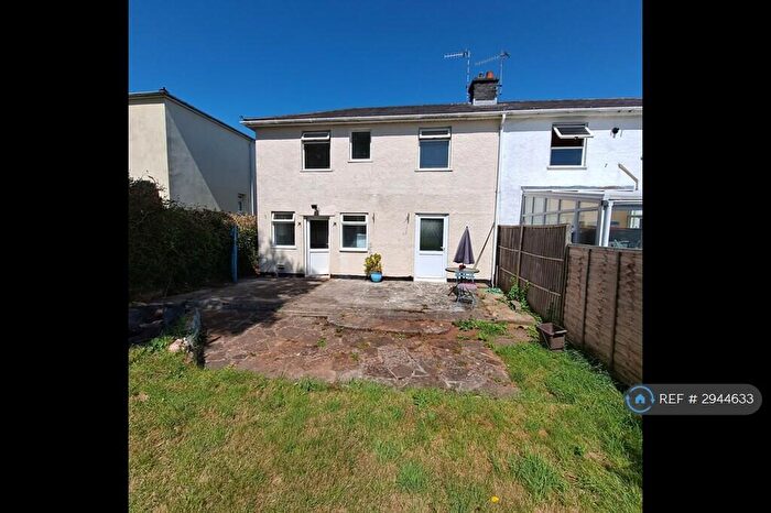3 Bedroom Semi-Detached House To Rent In Trym Leaze, Bristol, BS9