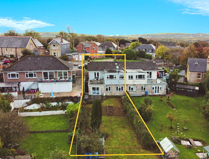 3 Bedroom Semi Detached House For Sale In Hil-Dalla, Havenstreet., PO33
