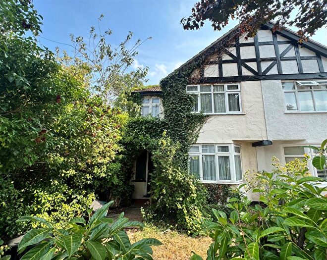 3 Bedroom End Of Terrace House For Sale In Ruskin Walk, Bromley, BR2