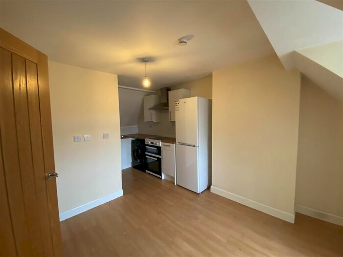 1 Bedroom Flat To Rent In Stratford Road, Shirley, Solihull, B90