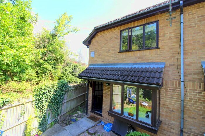 1 Bedroom Terraced House To Rent In Shire Court, Dellfield, St Albans, Hertfordshire AL1