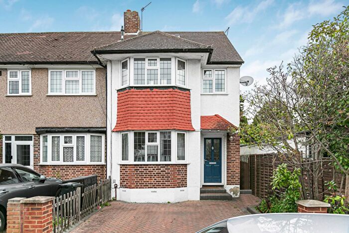 4 Bedroom End Of Terrace House For Sale In Wiltshire Gardens, Twickenham, TW2