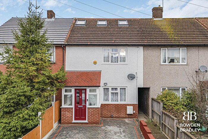 4 Bedroom Terraced House For Sale In Crossbow Road, Chigwell, IG7