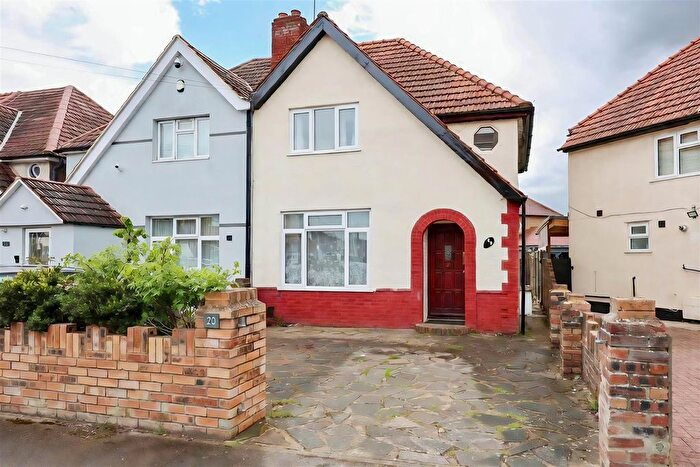 3 Bedroom Semi Detached House For Sale In Thornton Avenue, West Drayton, UB7