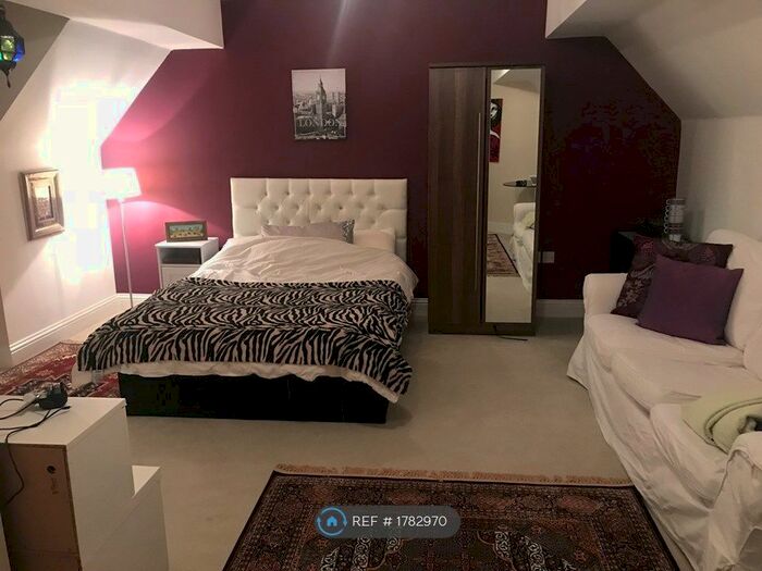 7 Bedroom End Of Terrace House To Rent In Gladeside, Cambridge, CB4