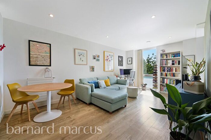 1 Bedroom Apartment For Sale In Woods Road, London, SE15