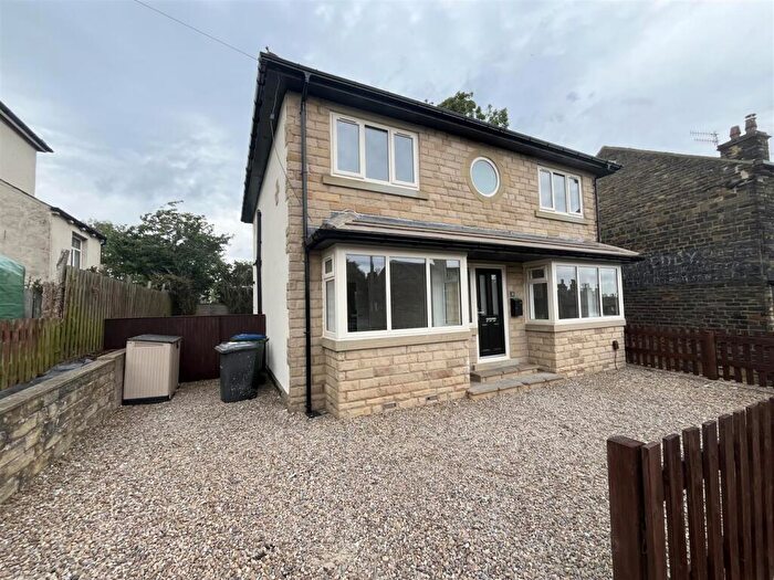 4 Bedroom Detached House For Sale In Lilythorne Avenue, Bradford, BD10